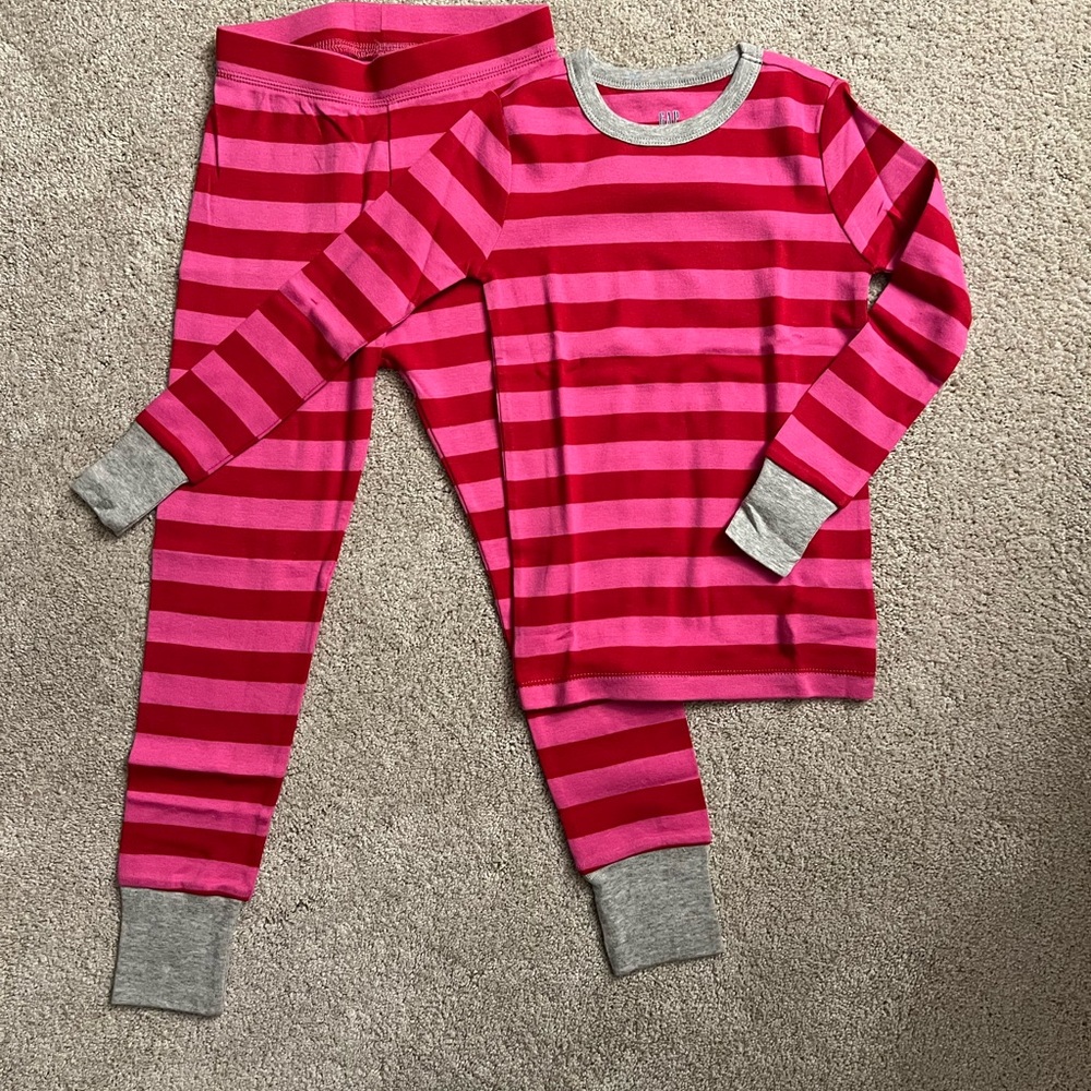 Gap Kids Pajama Set (Size 6T)